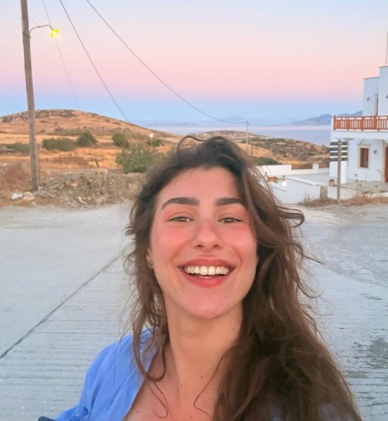 Η Χρύσα Μιχαλοπούλου στη Σχοινούσα