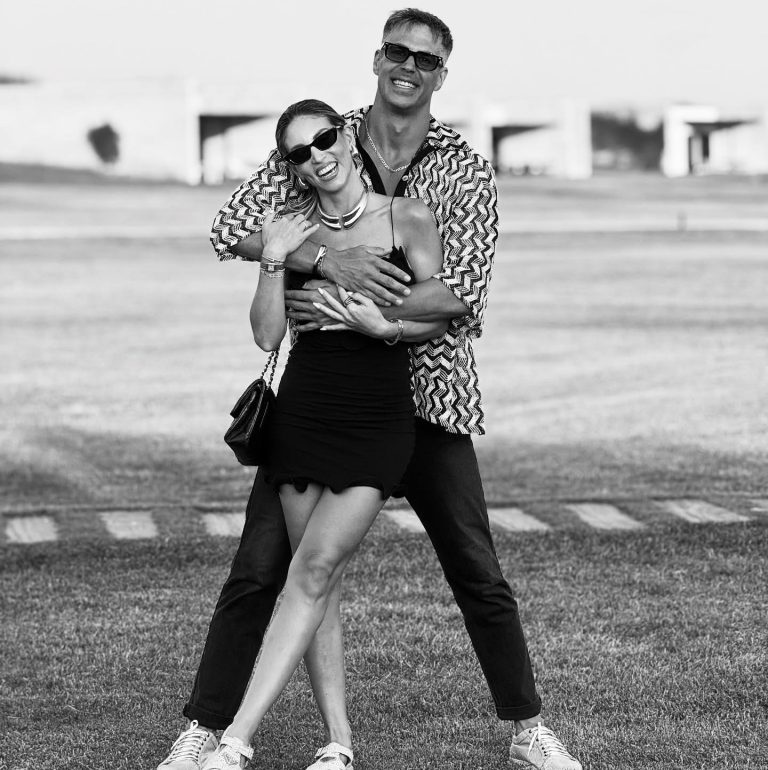 Οικονομάκου και Cerella αγκαλιασμένοι