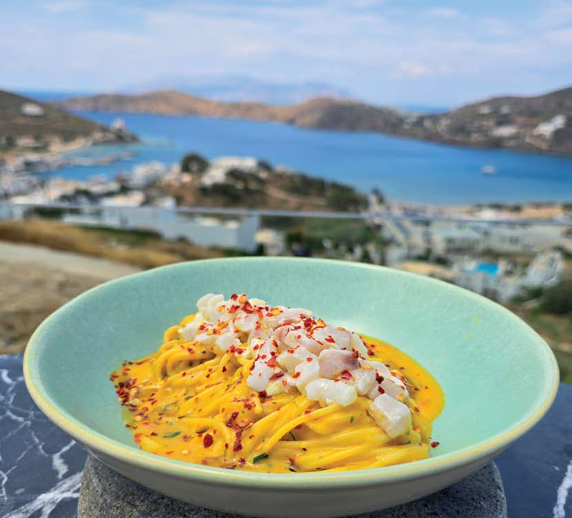 Σκορδομακάρονα με μπούκοβο και ταρτάρ από την Ιο