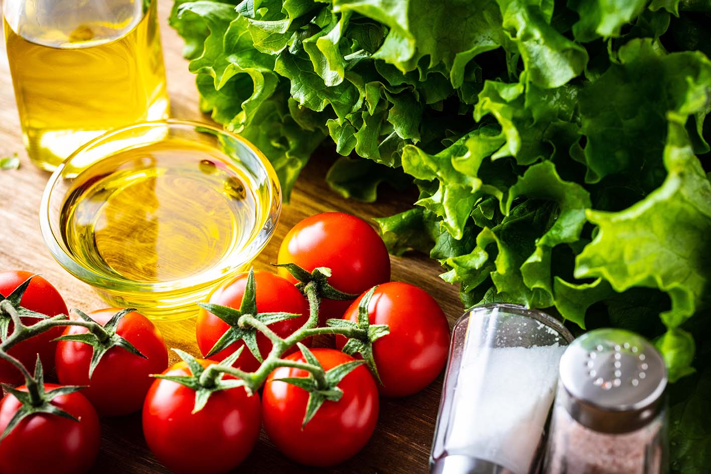 To ελαιόλαδο μειώνει τη φλεγμονή και διαθέτει επίσης ιδιότητες που στερούν από τον καρκίνο την τροφή του