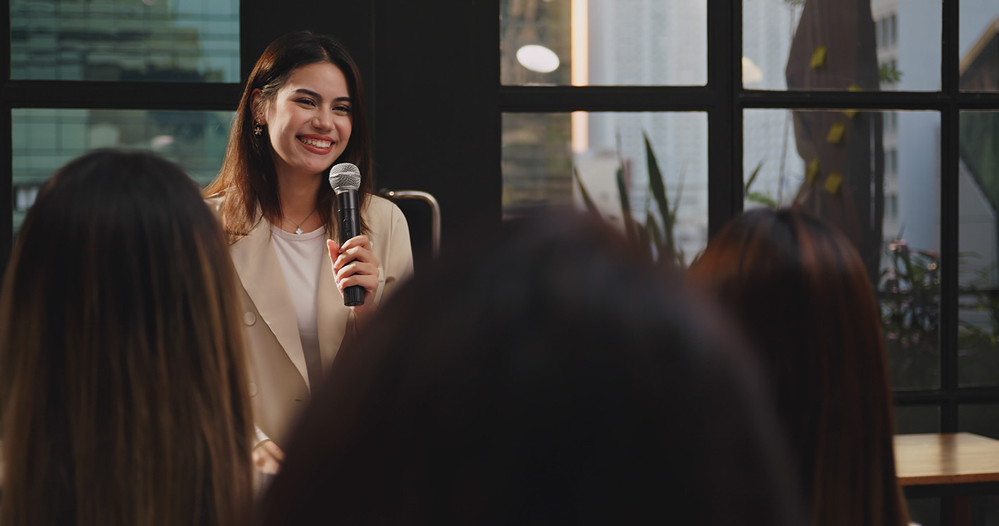 Γυναίκα ομιλητής σε συνέδριο