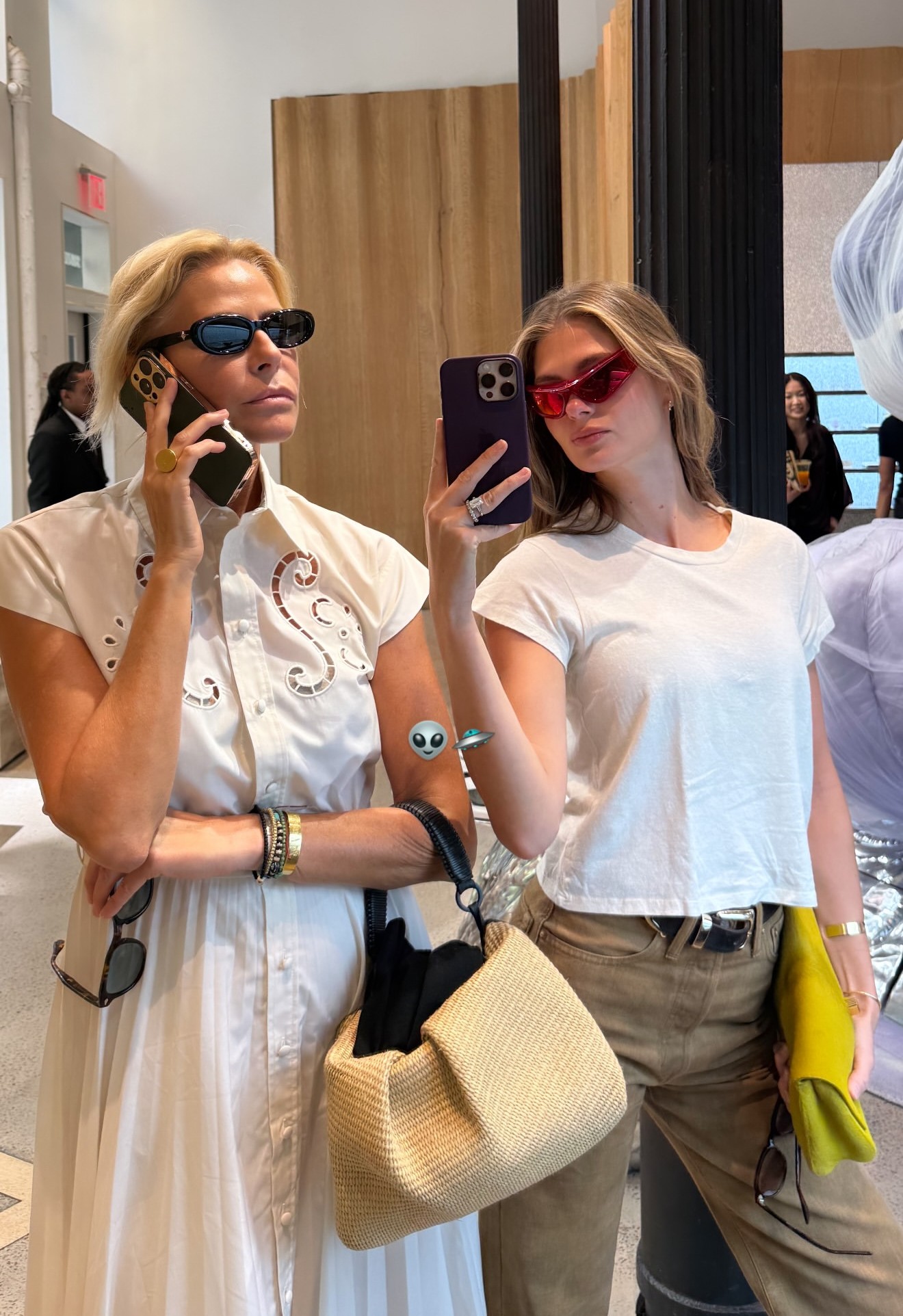 Η Τζένη Μπαλατσινού με την Αμαλία Κωστοπούλου στο Τέξας