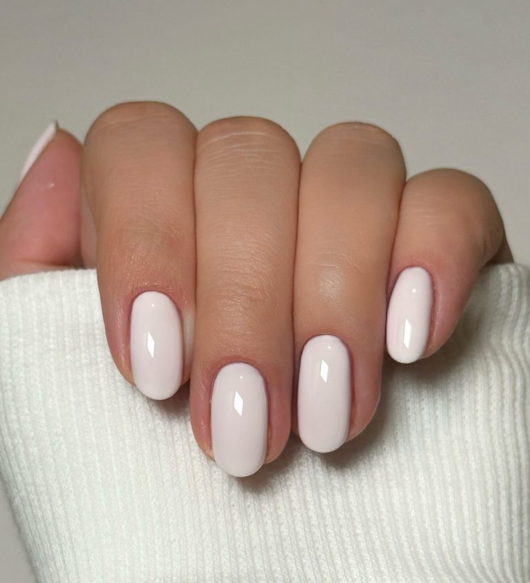 Opi manicure σε απόχρωση Lisbon Wants Moor