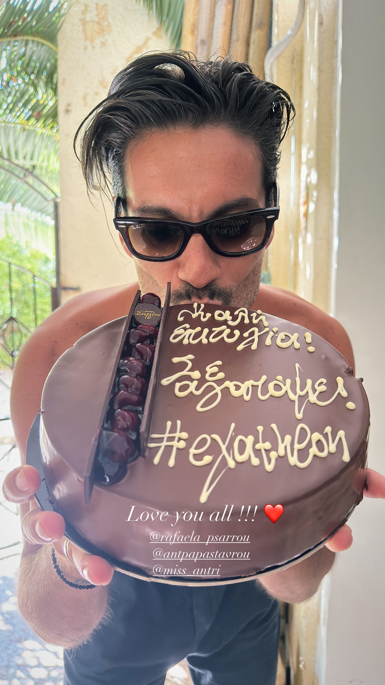 Ο Γιώργοις Καράβας με τούρτα exathlon