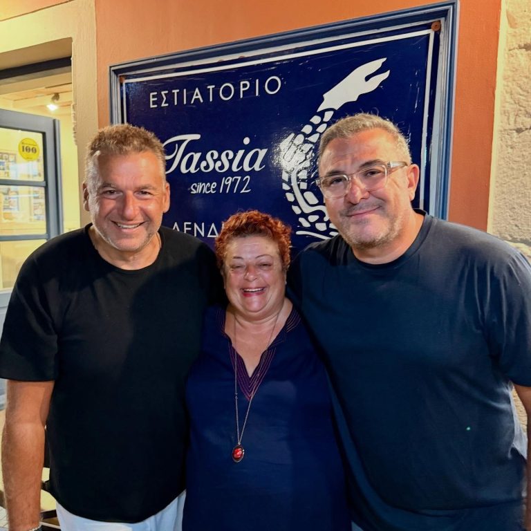 Ο Γιώργος Λιάγκας και ο Αντώνης Ρέμος για φαγητό στην Κεφαλονιά