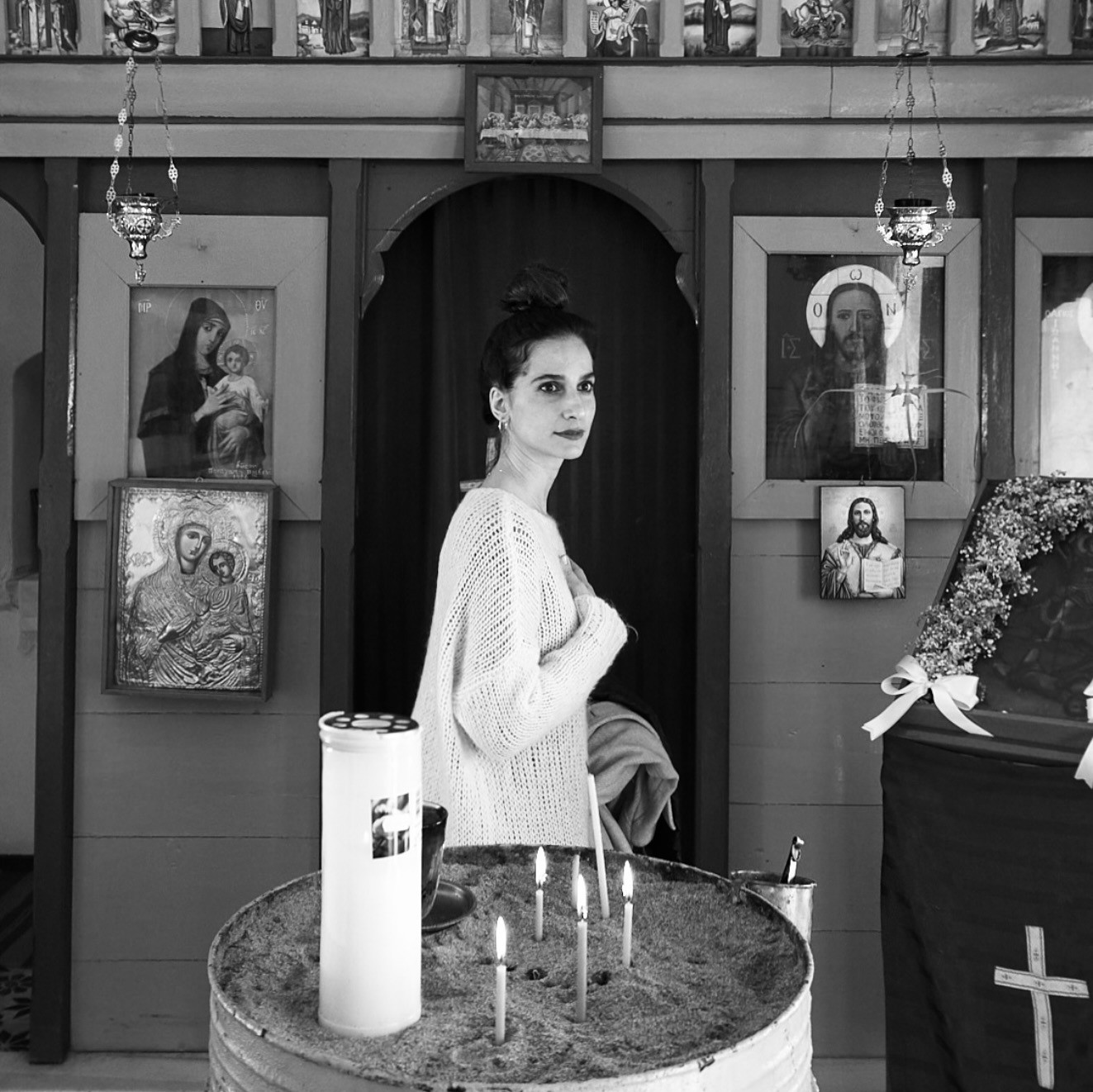 Η Μαρίνα Καλογήρου σε εκκλησία