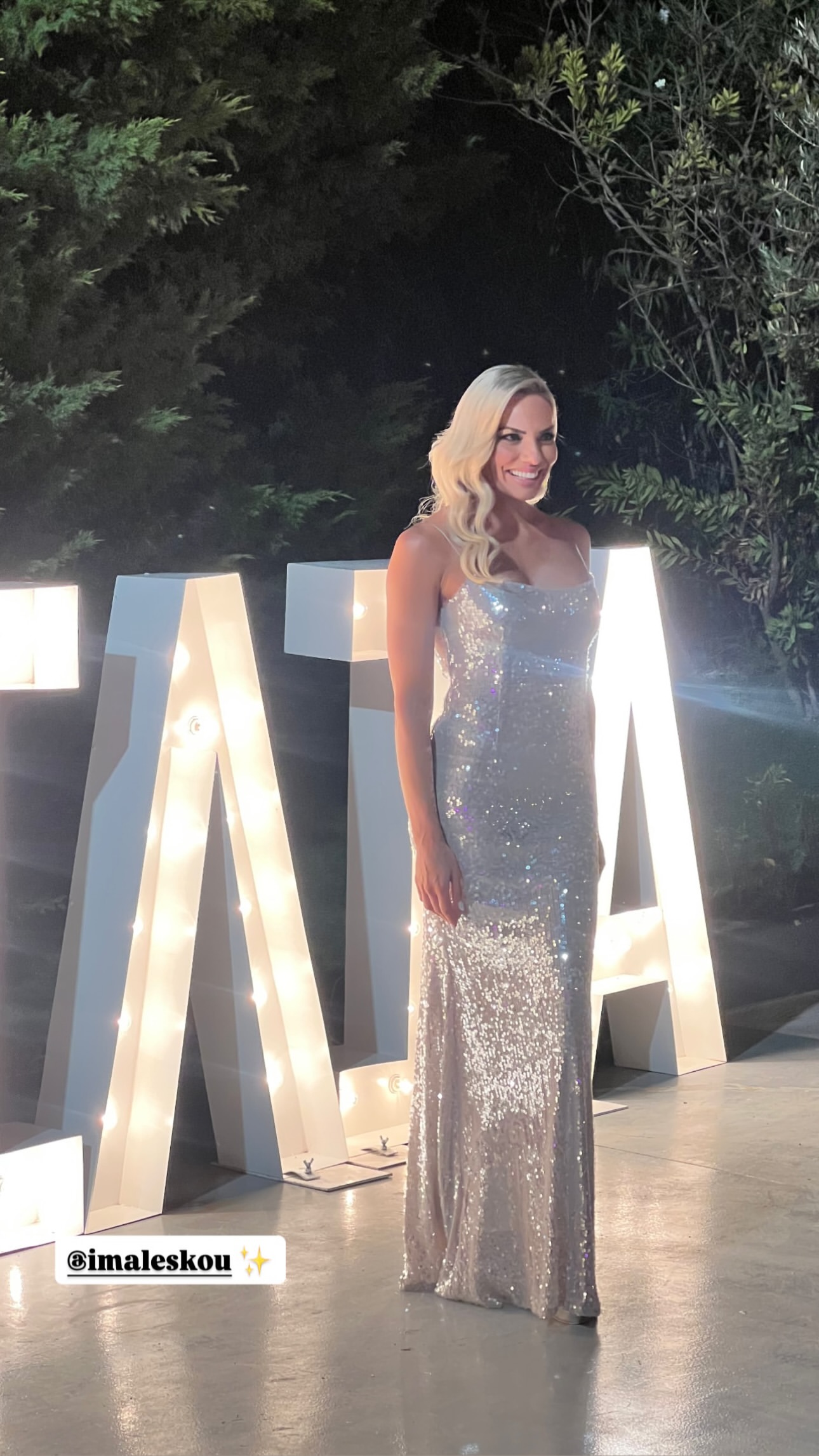 Η Ιωάννα Μαλέσκου με αστραφτερό φόρμα στη βάπτιση της κόρης της