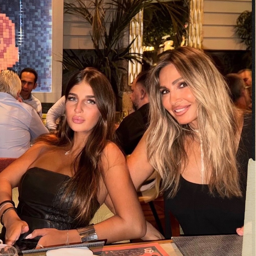 Η Ελένη Πετρουλάκη με την κόρη της, Δωροθέα