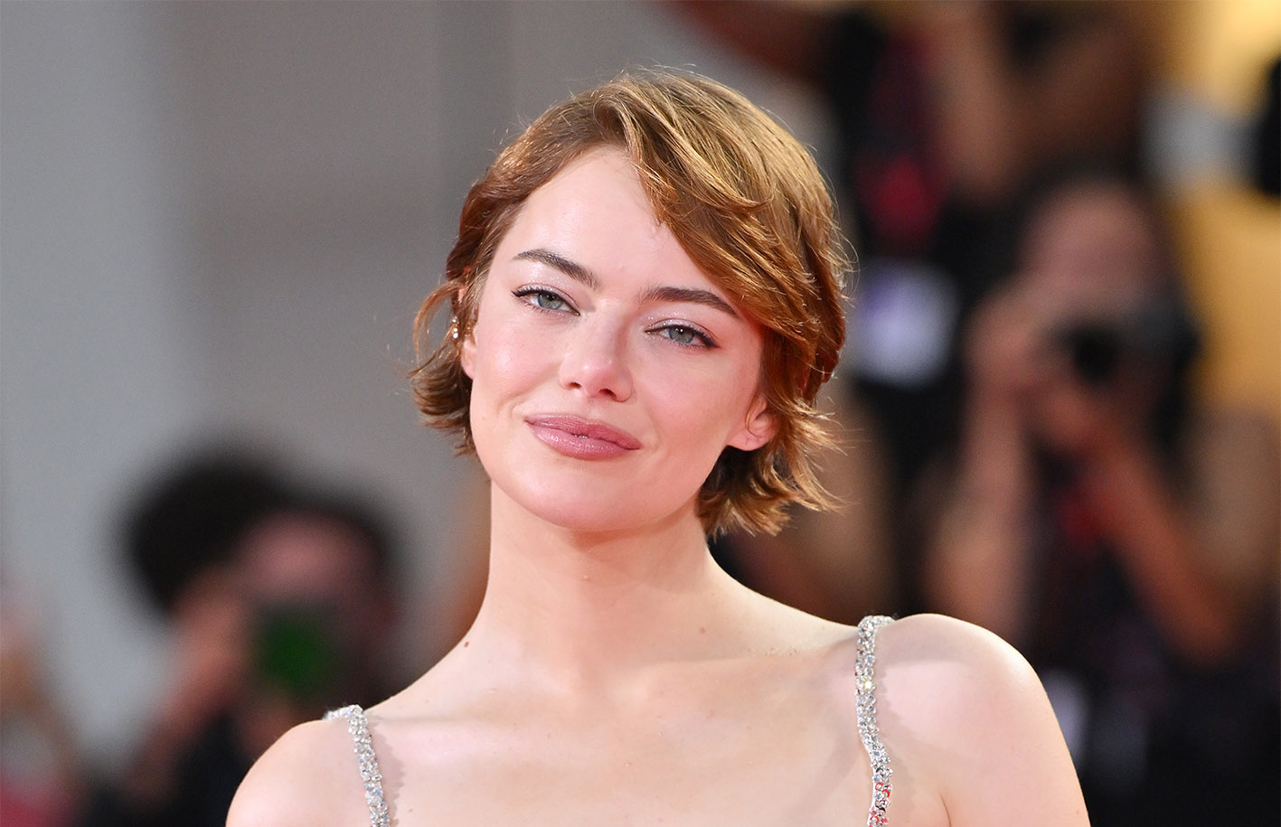 Η Emma Stone στο κόκκινο χαλί της ταινίας «Bugonia» κατά τη διάρκεια του 82ου Διεθνούς Φεστιβάλ Κινηματογράφου της Βενετίας στις 28 Αυγούστου 2025.