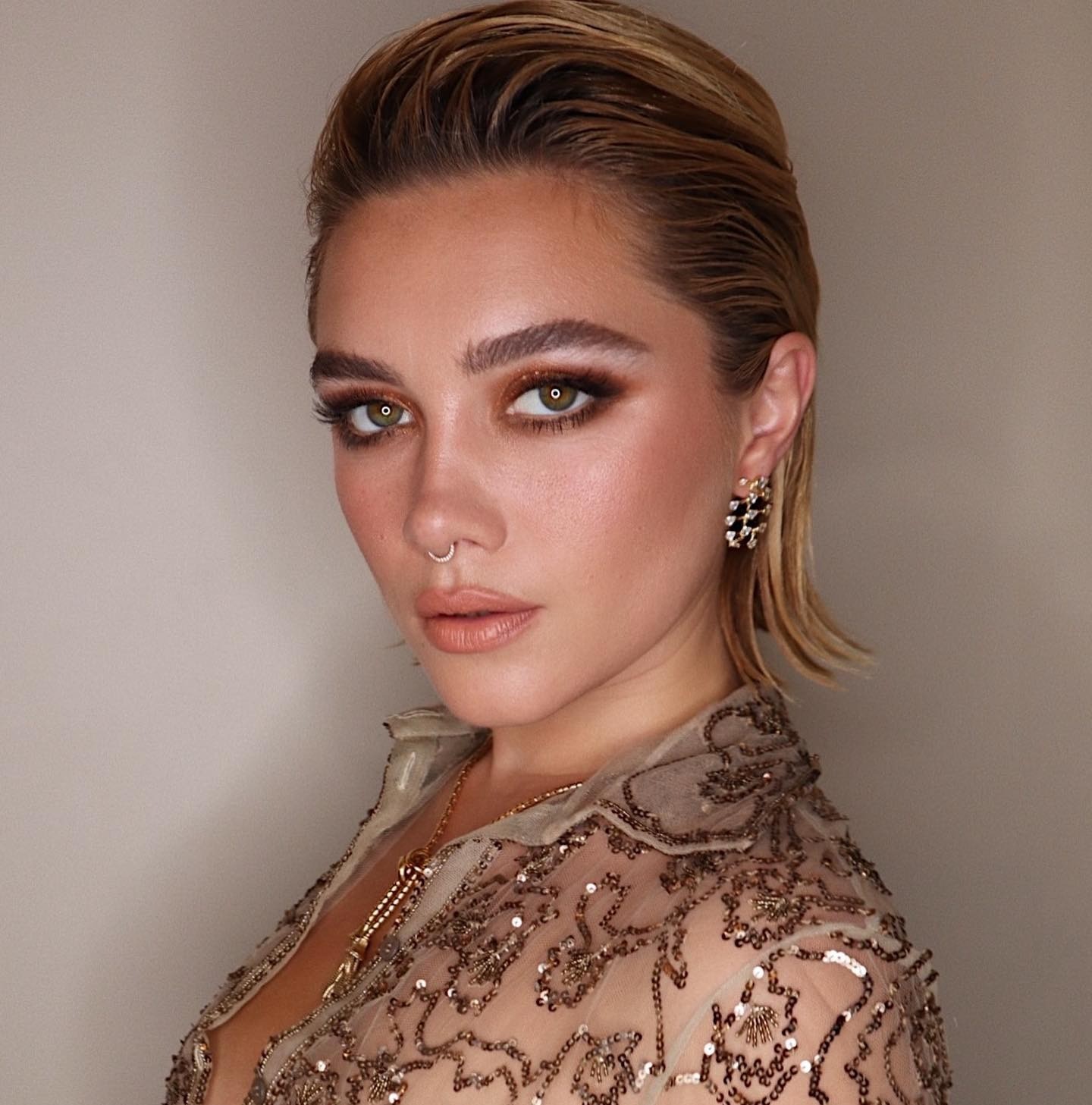 H Florence Pugh με spice pumpkin μακιγιάζ