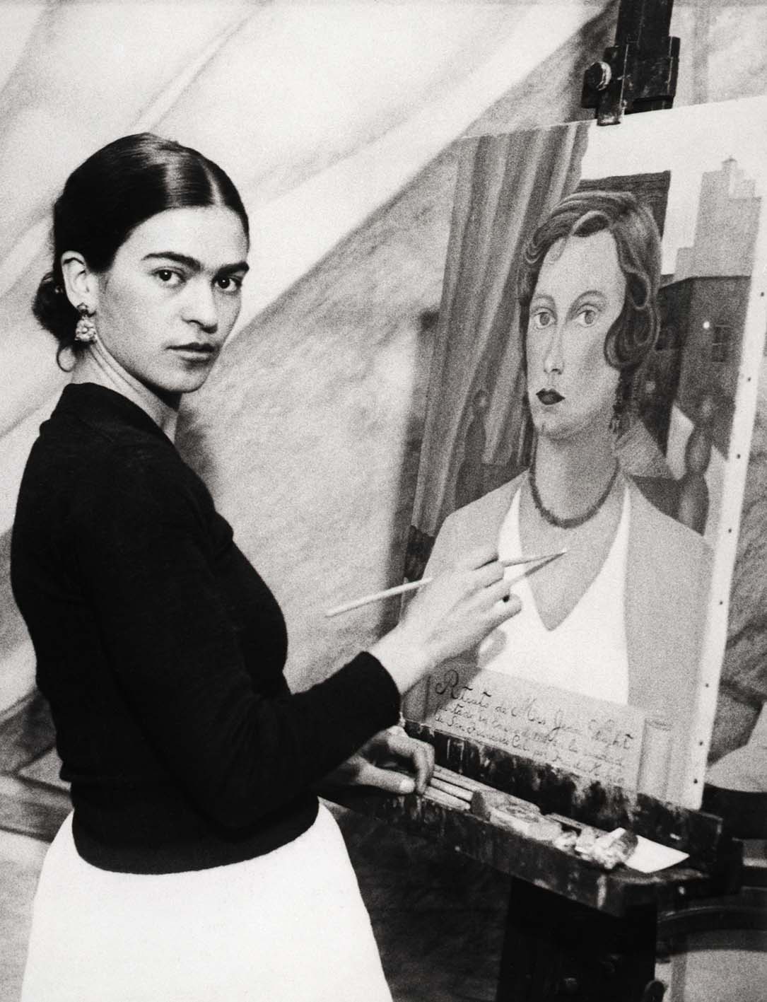 Η Frida Kahlo την με ένα από τα πορτρέτα της μιας γυναίκας από την κοινωνία του Σαν Φρανσίσκο. 22 Ιανουαρίου 1931