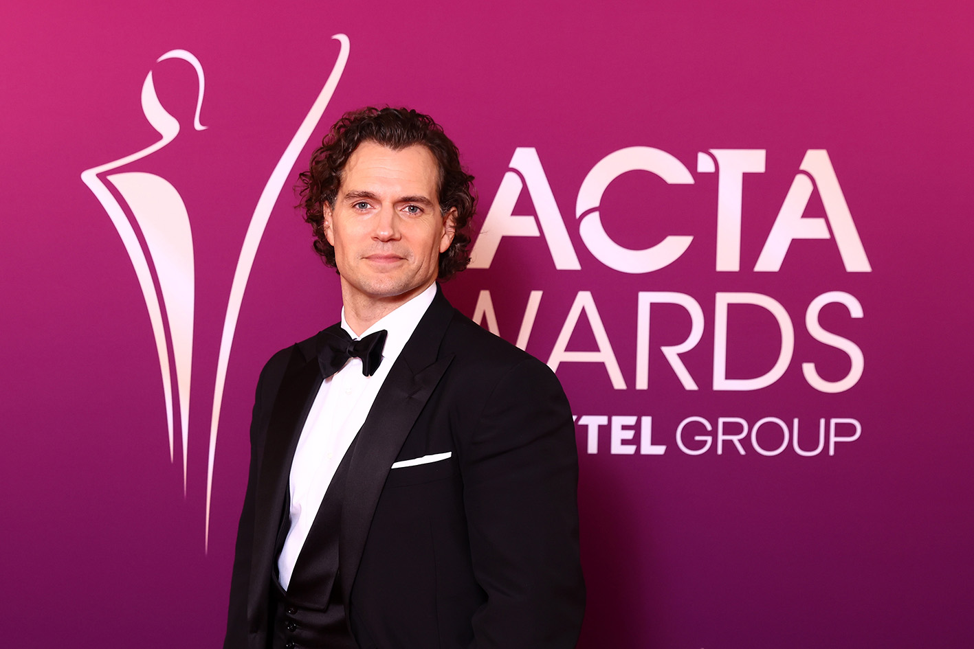 O Henry Cavill ποζάρει κατά τη διάρκεια των βραβείων AACTA 2025 που απονεμήθηκαν από τον όμιλο Foxtel στο HOTA (Home of the Arts) στις 7 Φεβρουαρίου 2025 στη Χρυσή Ακτή της Αυστραλίας.