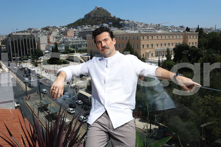 Ο Κίμωνας Κουρής σε φωτογράφιση για το InStyle Greece