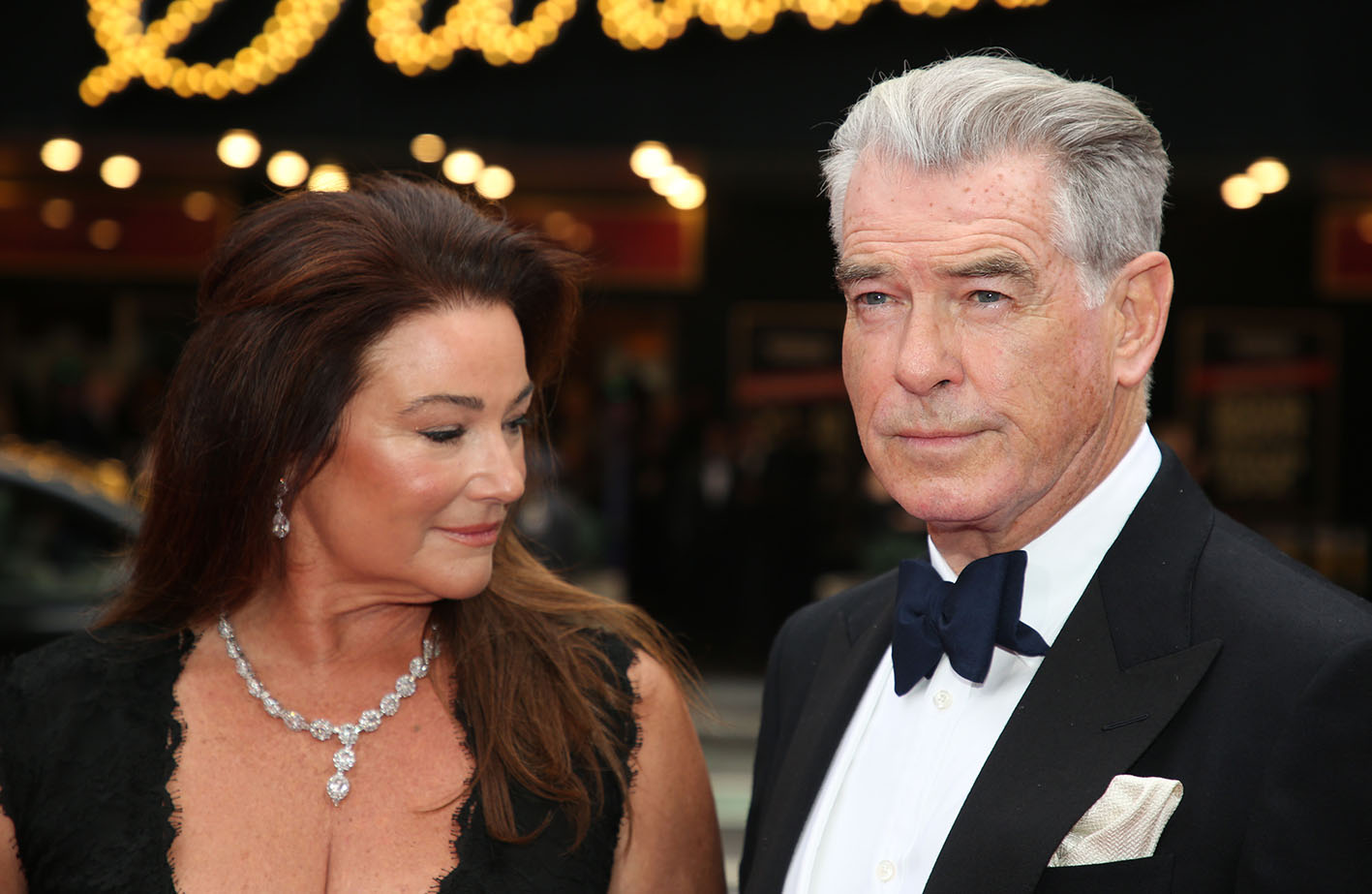 H Keely Shaye Smith και ο Pierce Brosnan στην πρεμιέρα της παράστασης "Good Night, And Good Luck" στο Winter Garden Theatre στις 3 Απριλίου 2025 στη Νέα Υόρκη.