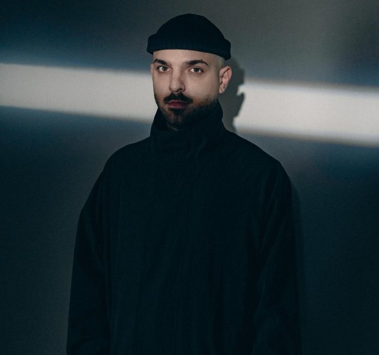 Ο καλλιτέχνης Apon