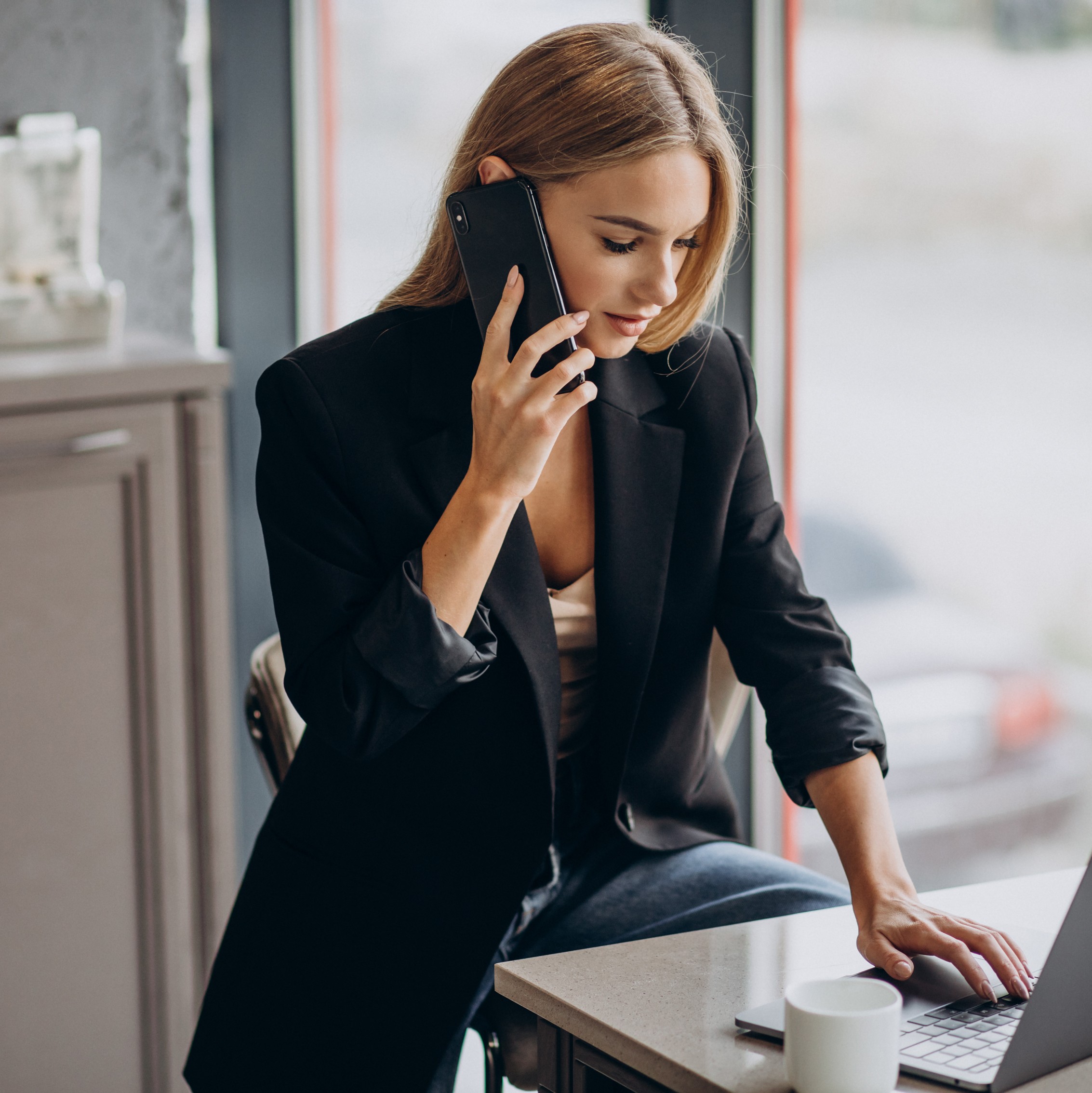 Γυναίκα στο γραφείο