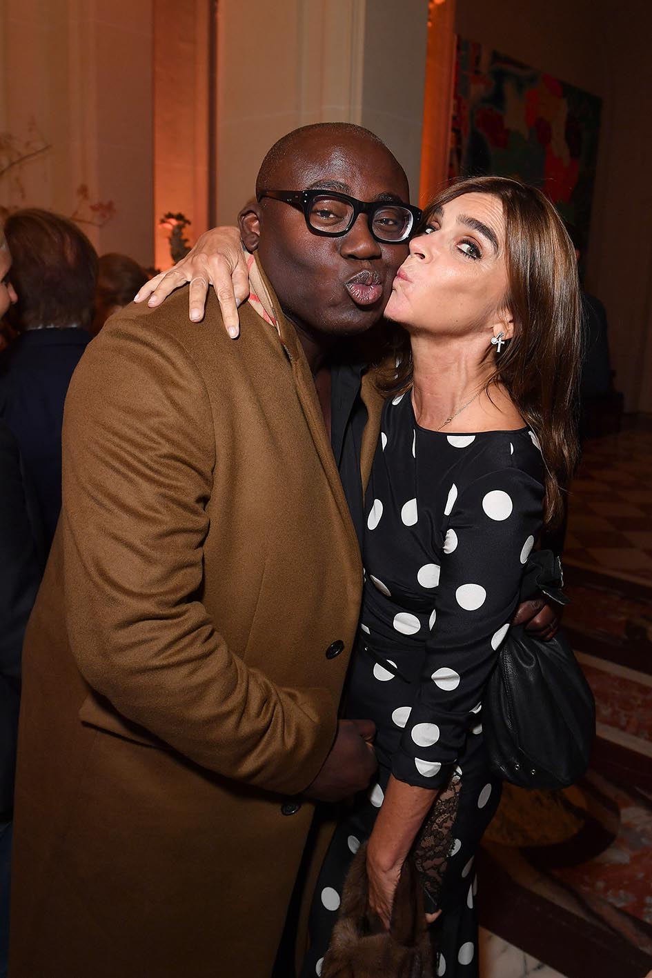 Ο Edward Enninful και η Carine Roitfeld στο κοκτέιλ πάρτι του YouTube κατά τη διάρκεια της Εβδομάδας Μόδας του Παρισιού στις 26 Σεπτεμβρίου 2018 στο Παρίσι.