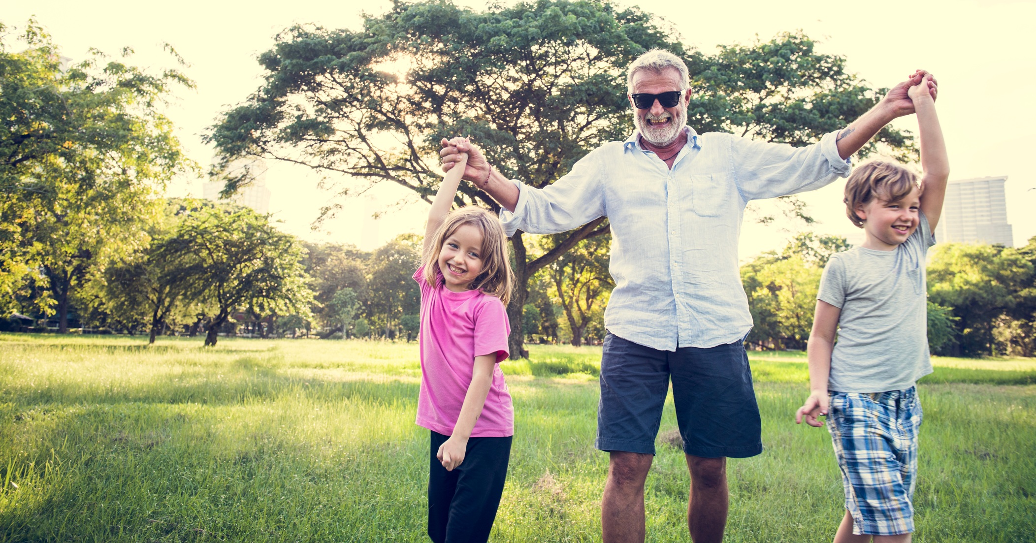 Παππούς με τα εγγόνια του