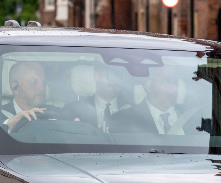 O πρίγκιπας Harry πηγαίνοντας στο Clarence House για να συναντήσει τον πατέρα του Βασιλιά Κάρολο στις 10 Σεπτεμβρίου 2025 στο Λονδίνο.