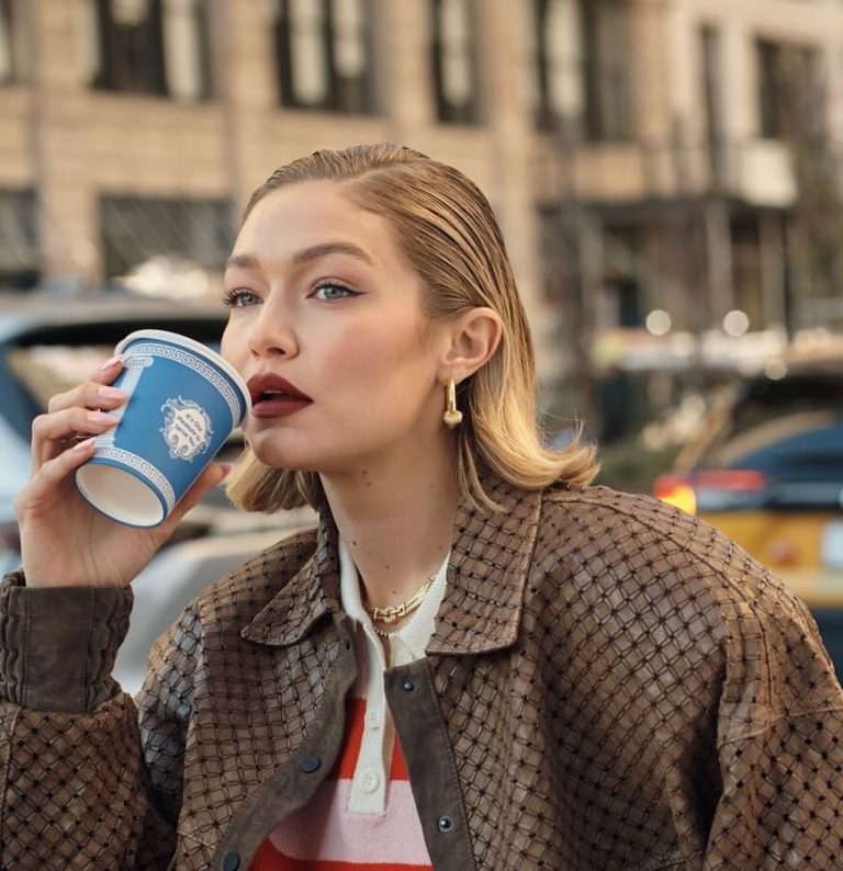 H Gigi Hadid με dirty blonde ξανθό