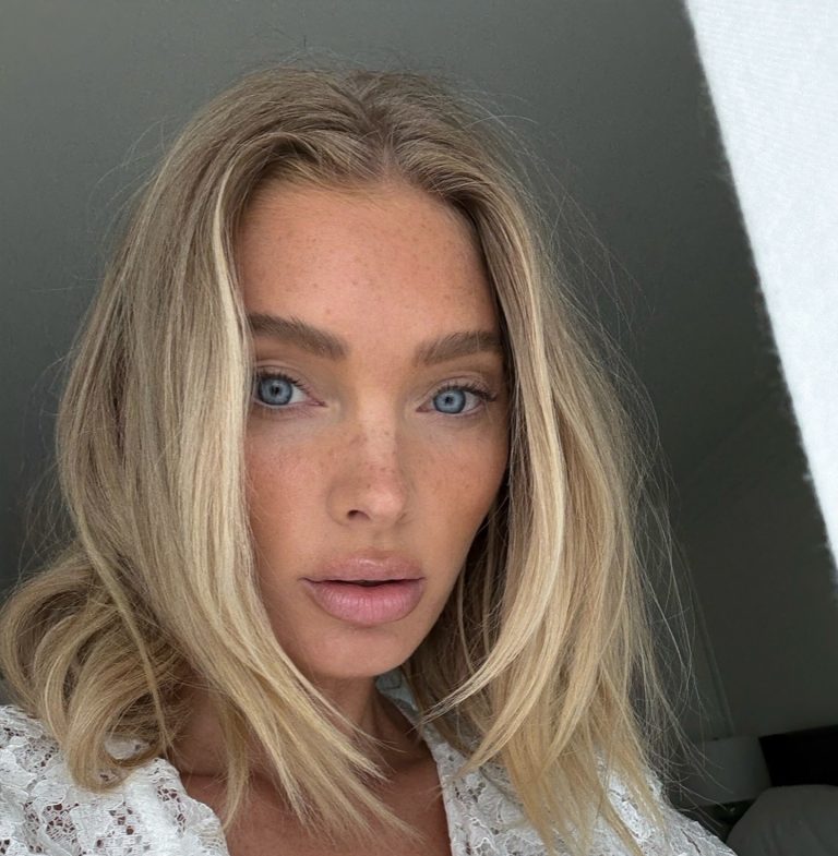 Ξανθιά κοπέλα με λεπτά μαλλιά