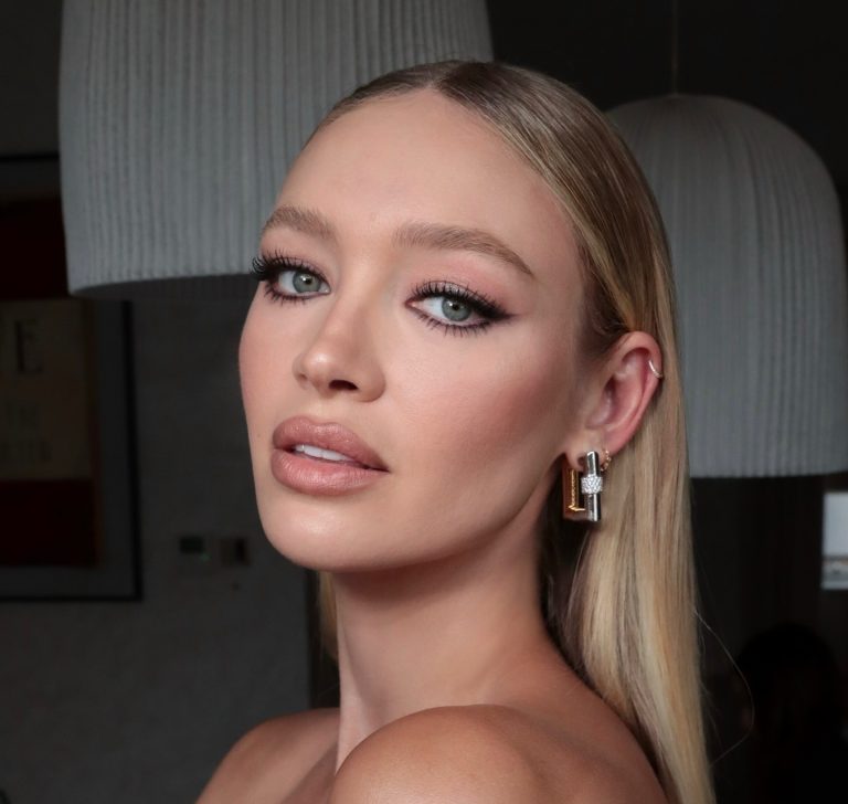 Γυναίκα με τέλειο eyeliner