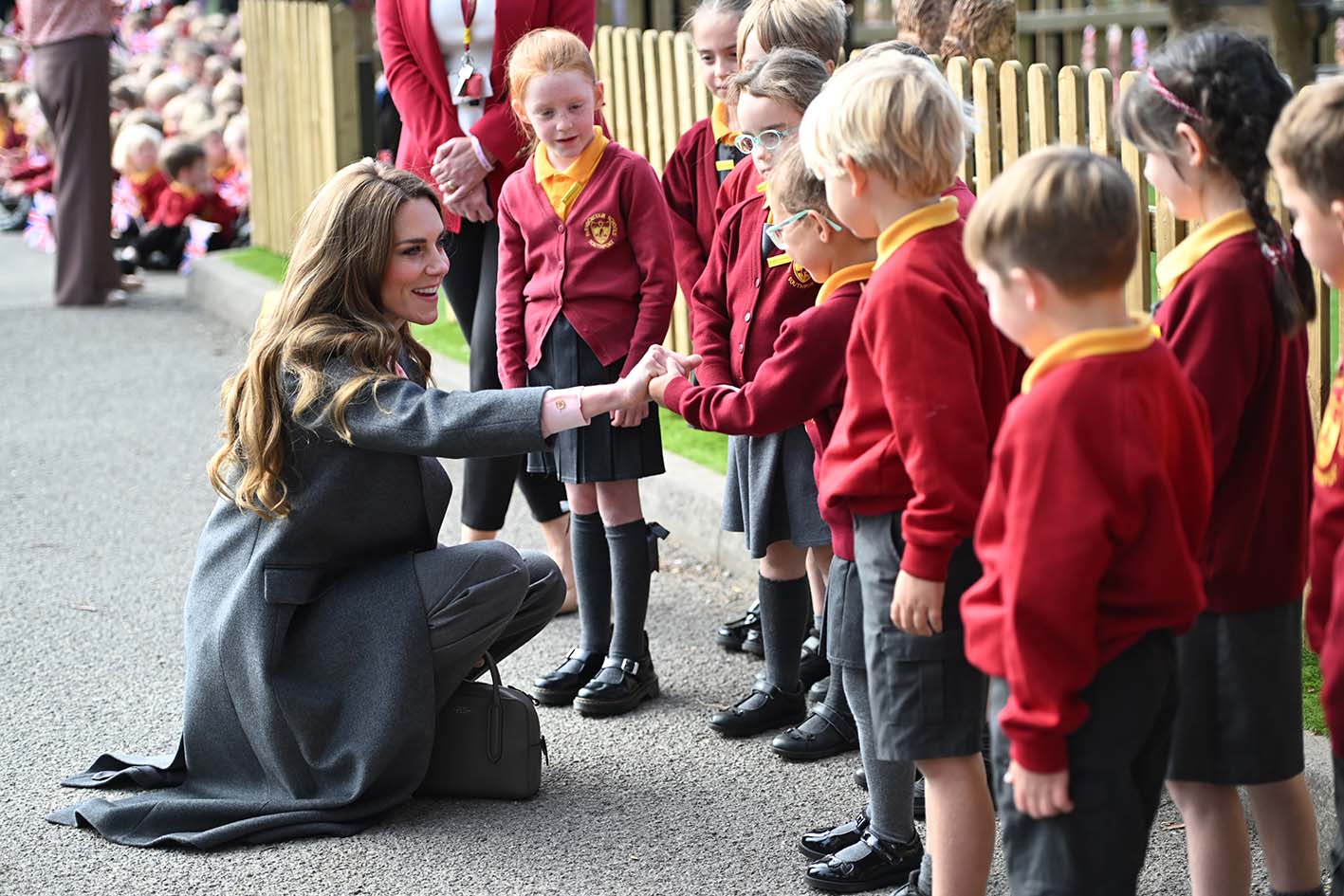 H Kate Middleton συναντά μαθητές κατά τη διάρκεια επίσκεψης στο Νηπιαγωγείο και το Γυμνάσιο Farnborough Road στις 23 Σεπτεμβρίου 2025 στο Σάουθπορτ της Αγγλίας.
