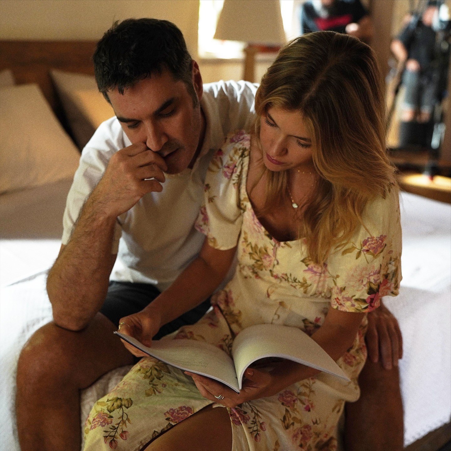 Κλέλια Ανδριολάτου και Χριστόφορος Παπακαλιάτης στα γυρίσματα του Maestro