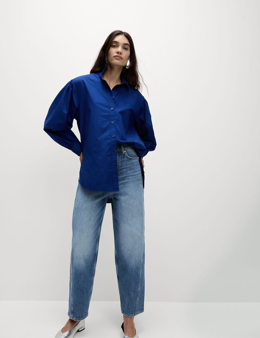 MODEL WITH BLUE SHIRT
