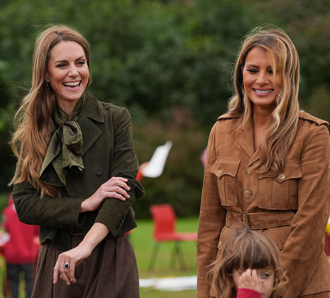 H Kate Middleton και η Melania Trump στους Κήπους Φρόγκμορ στο Γουίνδσορ, όπου συνάντησαν μέλη του προγράμματος "Σκίουροι των Προσκόπων", κατά τη διάρκεια της επίσημης επίσκεψης του Προέδρου των Ηνωμένων Πολιτειών Αμερικής και Πρώτης Κυρίας των ΗΠΑ,στις 18 Σεπτεμβρίου 2025.