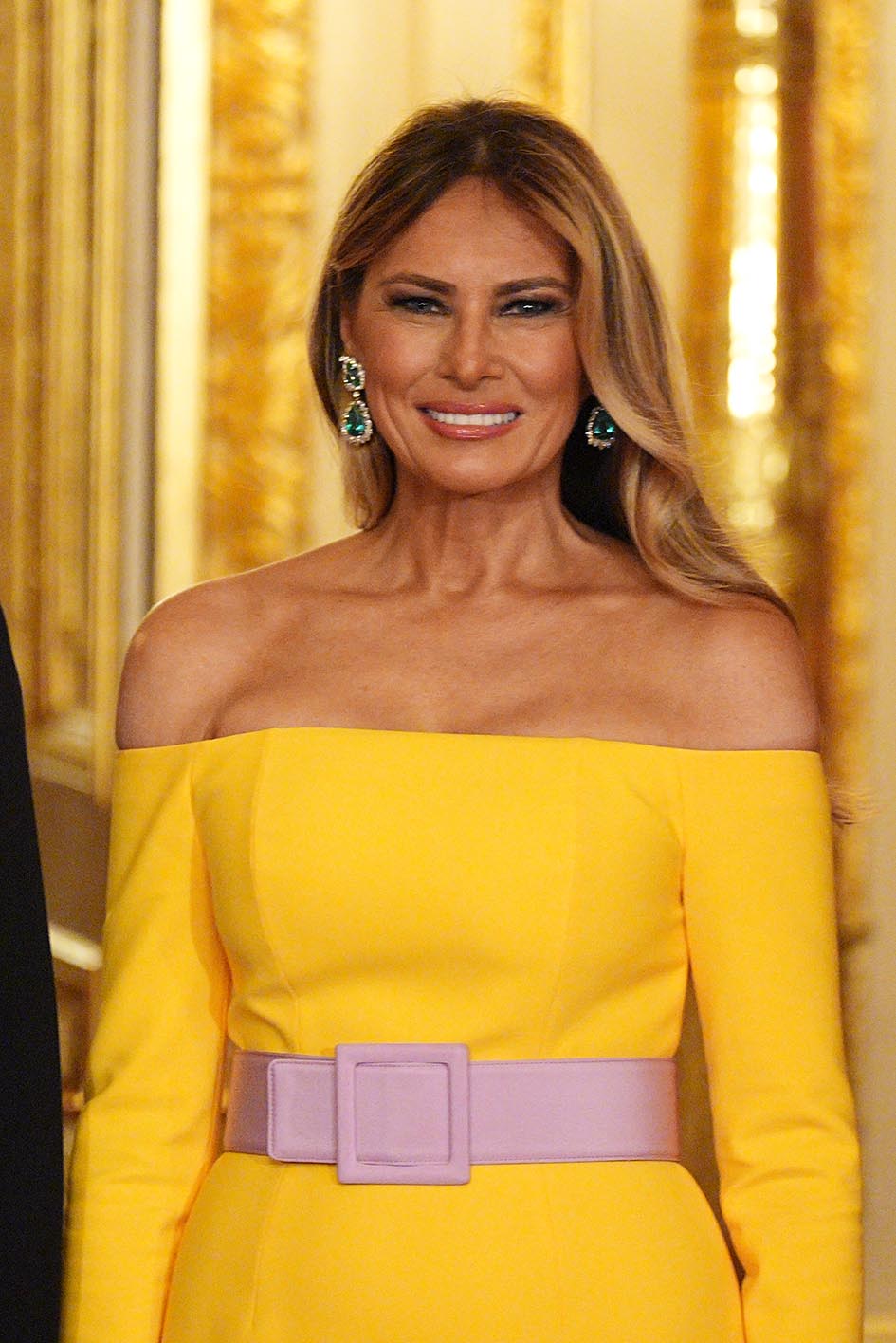 H Πρώτη Κυρία των ΗΠΑ Melania Trump φτάνει για το Δείπνο που παρατίθεται από τον Βασιλιά Κάρολο Γ΄ και μέλη της Βασιλικής Οικογένειας στο Κάστρο του Ουίνδσορ κατά τη διάρκεια της κρατικής επίσκεψης του Προέδρου των Ηνωμένων Πολιτειών Αμερικής στις 17 Σεπτεμβρίου 2025 στο Ουίνδσορ της Αγγλίας.