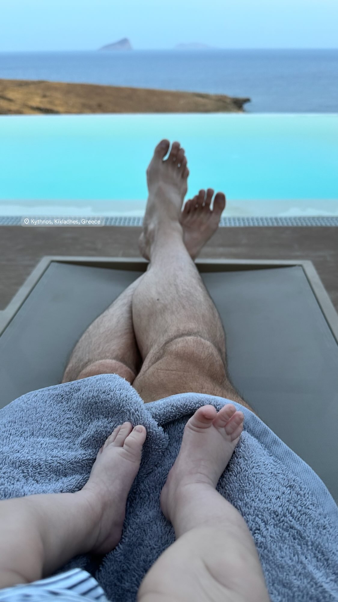 Ο γρηγόρης Μόργκαν στις πρώτες διακοπές με τον γιο τους