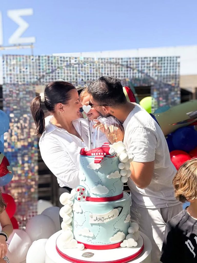 Νάργες Σαντικάι γενέθλια γιος