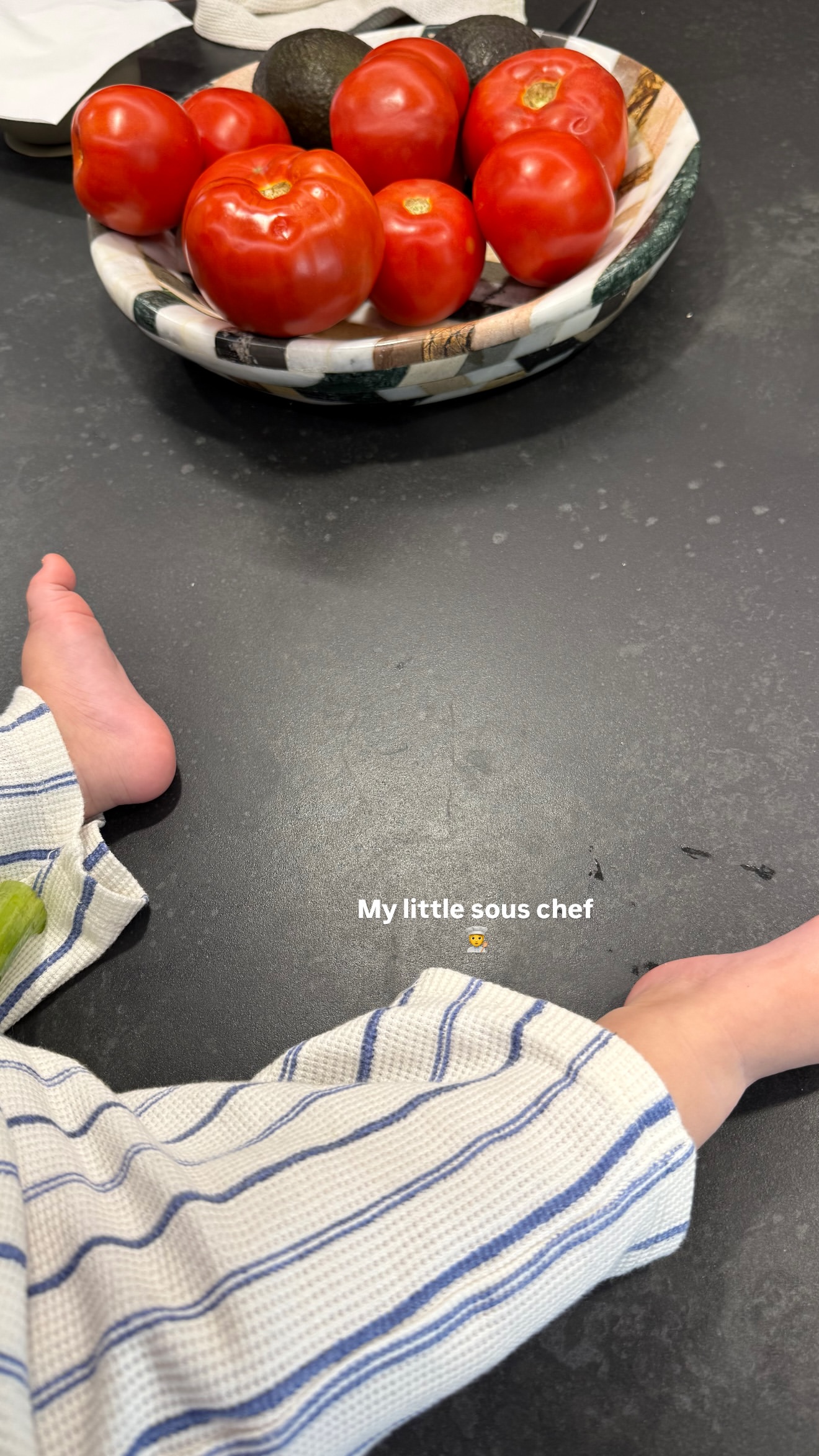 Η Αλεξάνδρα Νίκα με τον γιο της στην κουζίνα