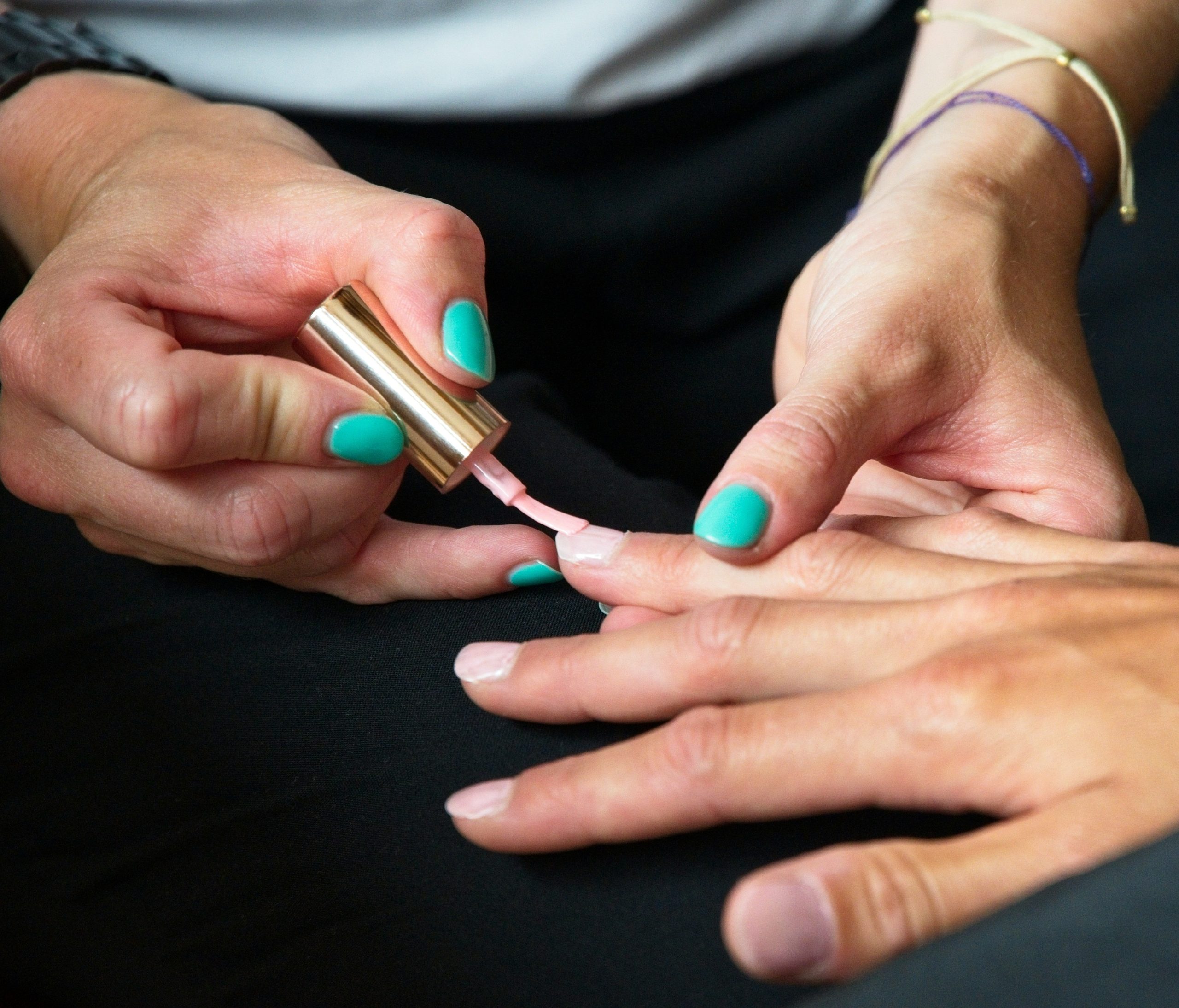 Tεχνήτρια νυχιών