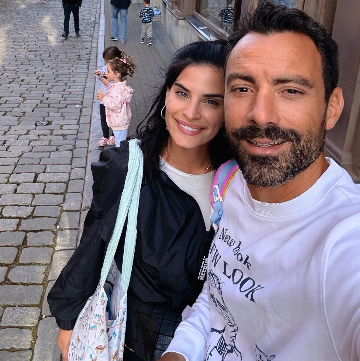 Ο Τανιμανίδης με την Χριστίνα Μπόμπα και τα παιδιά τους