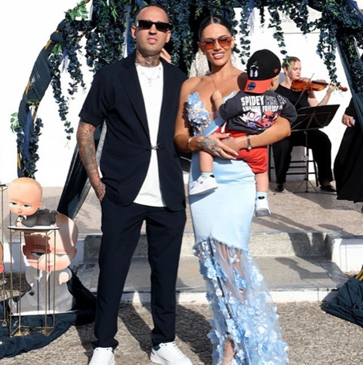 Έλενα τσαγκρινού και Dj Stephan στη βάπτιση του γιου τους