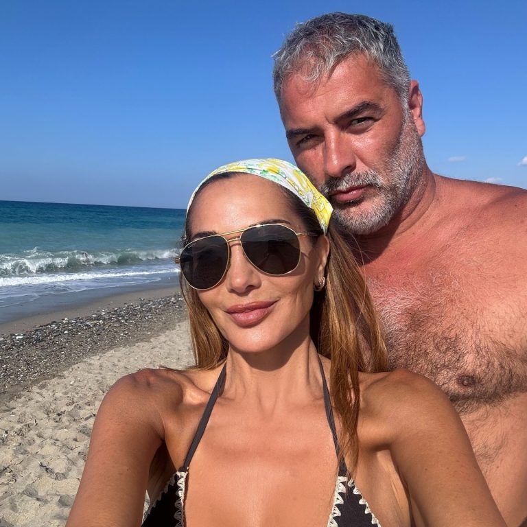 Δέσποινα Βανδή και Βασίλης Μισμπίκης στην παραλία