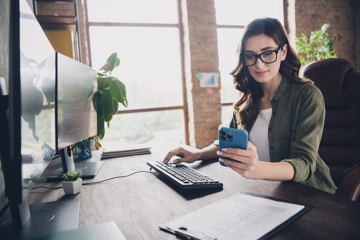 Γυναίκα στο γραφείο της