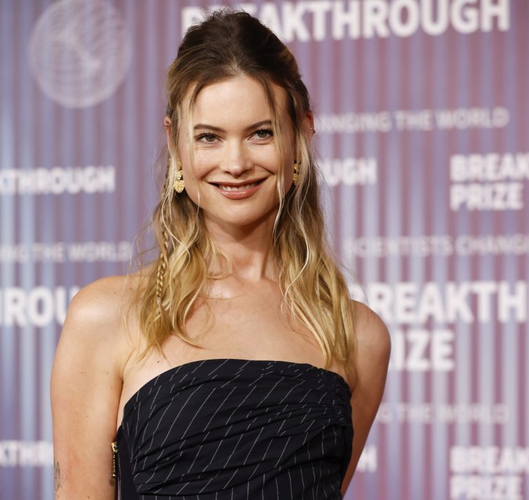 H Behati Prinsloo στην τελετή απονομής του Breakthrough Prize στο Μουσείο Κινηματογράφου της Ακαδημίας στο Λος Άντζελες,13 Απριλίου 2024