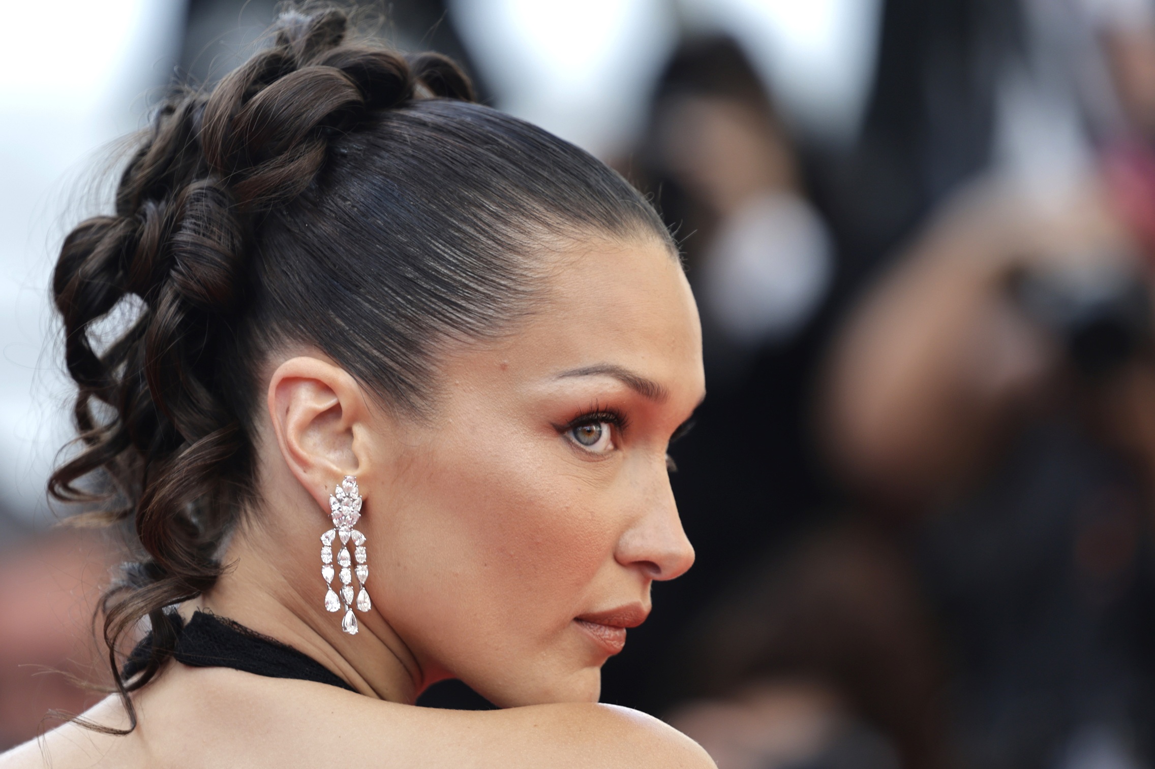 H Bella Hadid στην πρεμιέρα του "L’Amour Ouf" (Beating Hearts) στο πλαίσιο του 77ου Φεστιβάλ Καννών, 23 Μαΐου 2024