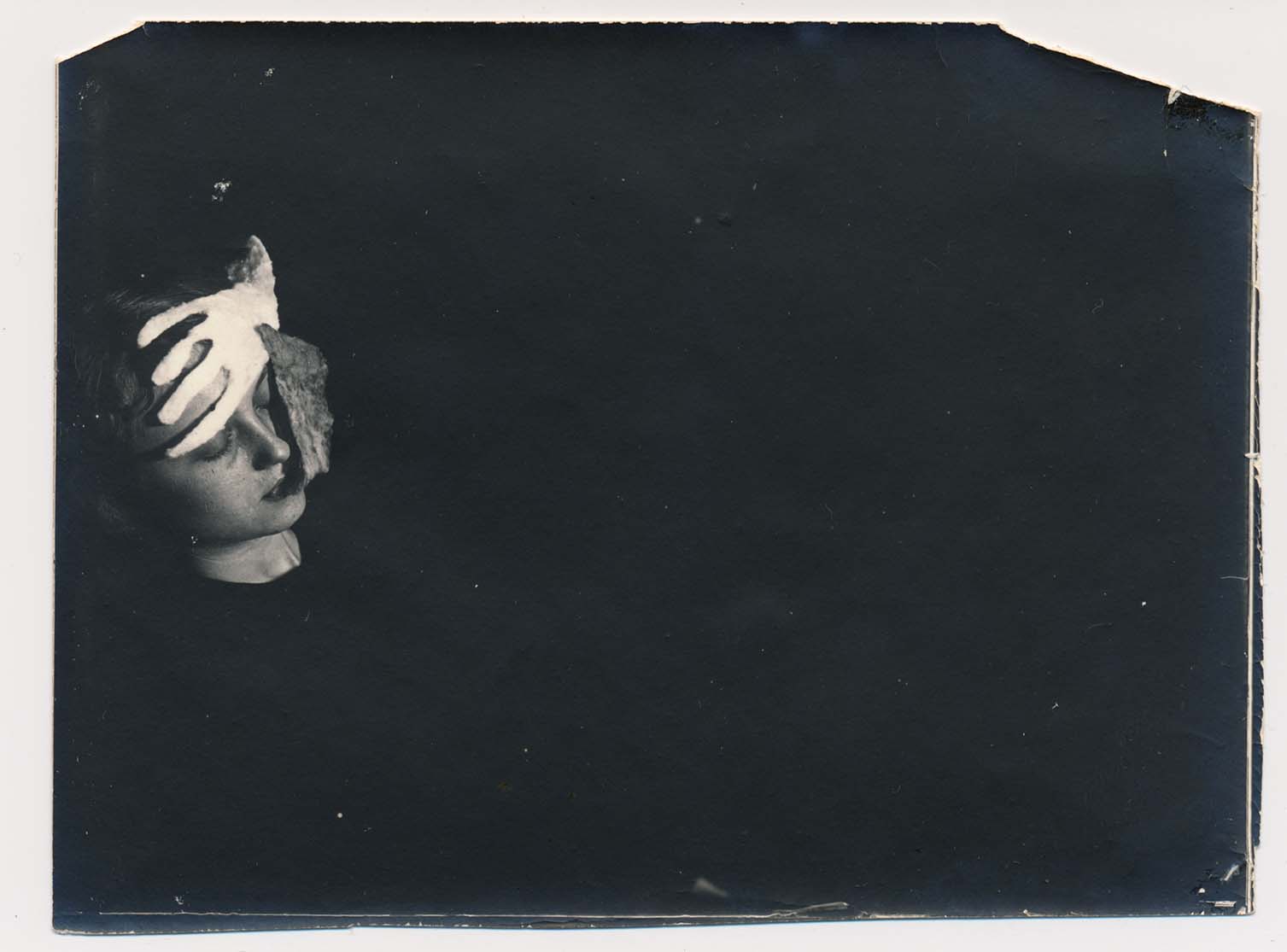 Stanisława Popielska - Séance photo, 1913 - Silver gelatine photo 9 x 14 cm - Elmar R. Gruber Collection of Mediumistic Art