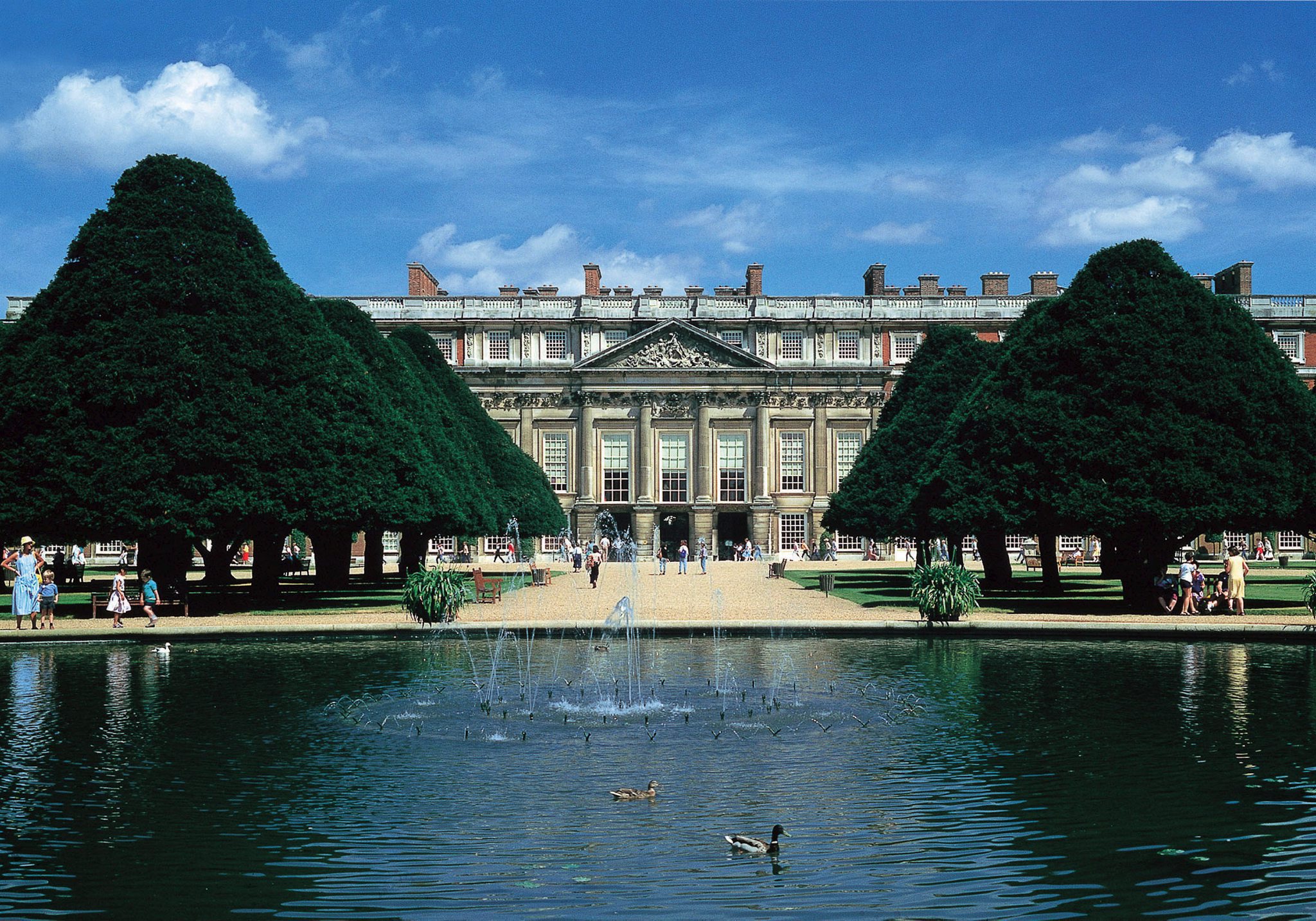 Οι ανατολικοί κήποι στο Hampton Court Palace στο Σάρεϊ,