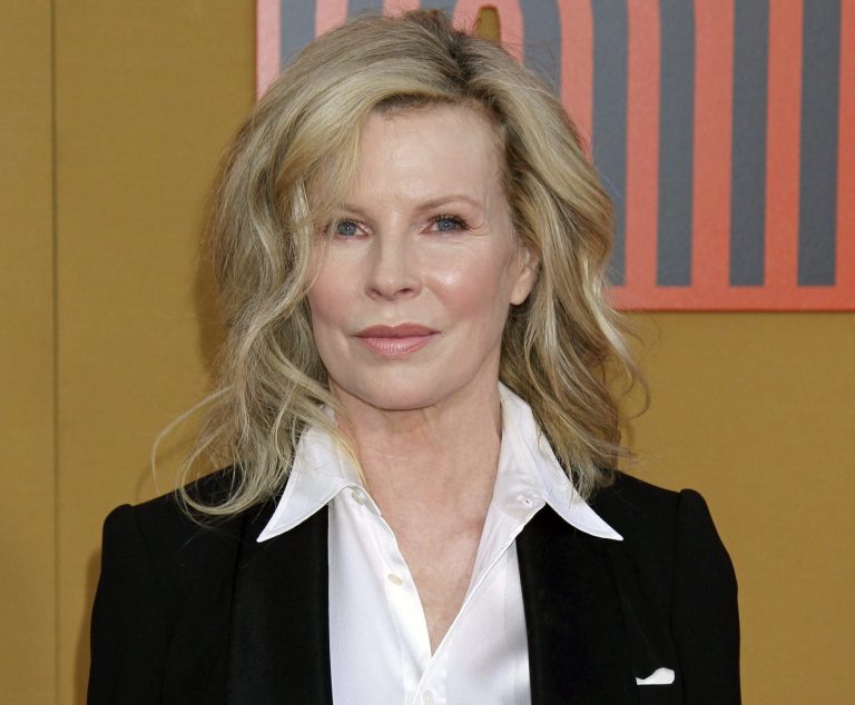 H Kim Basinger φθάνει για την πρεμιέρα της ταινίας "The Nice Guys" στο TCL Chinese Theatre στο Χόλιγουντ, 10 Μαΐου 2016