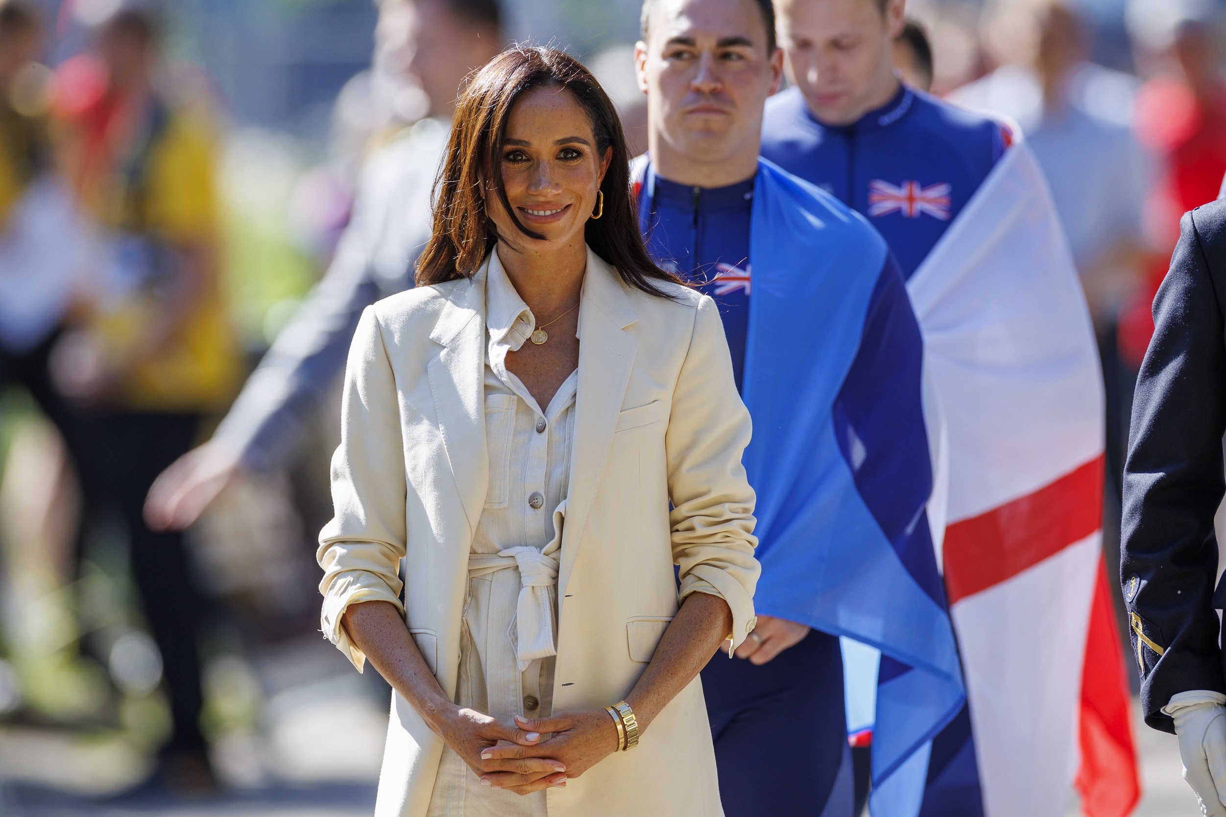 H Meghan Markle συνοδεύει αθλητές σε τελετή απονομής μεταλλίων στους 6ους Αγώνες Invictus στο Ντίσελντορφ, 15 Σεπτεμβρίου 2023