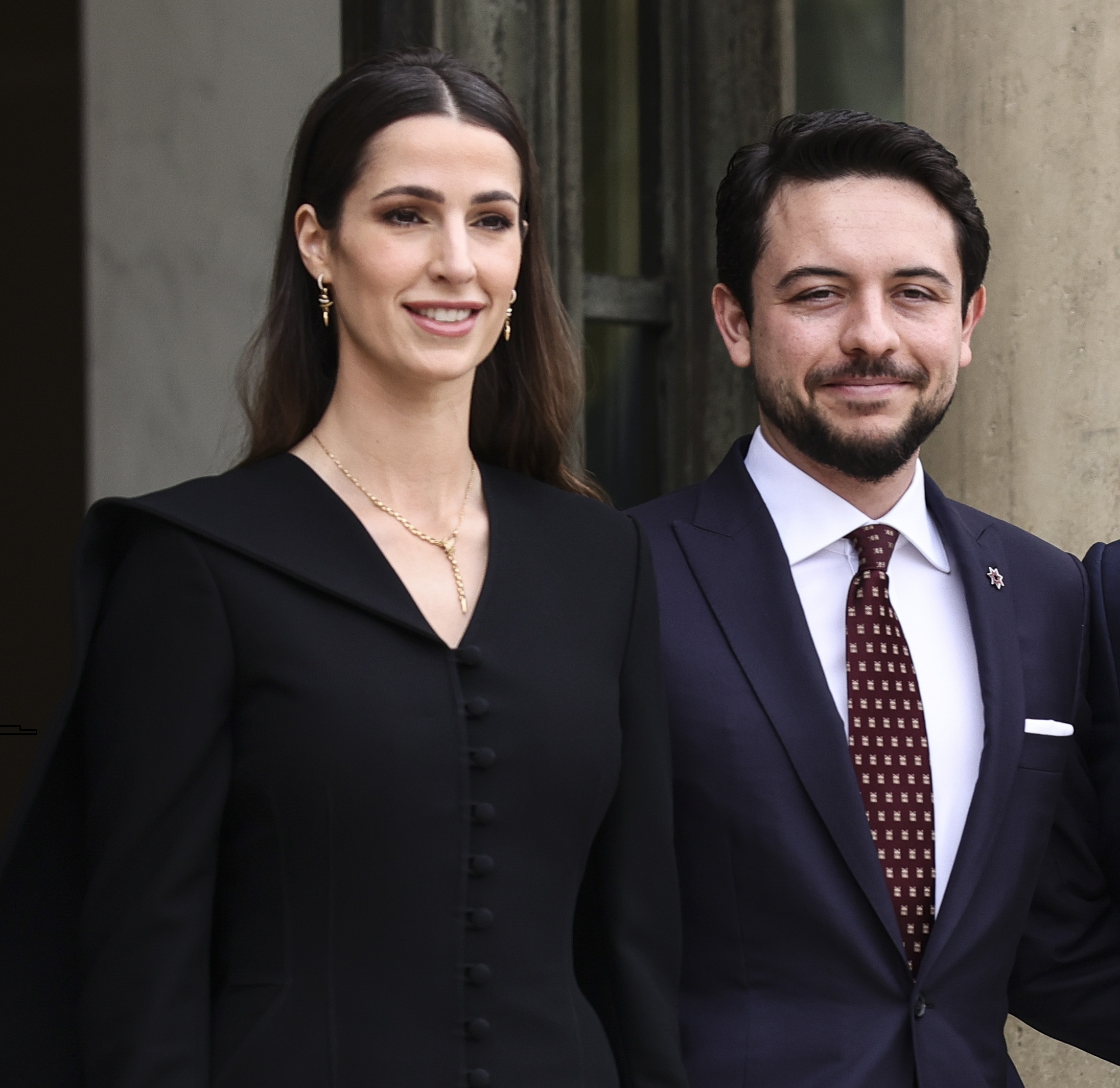 H πριγκίπισσα Rajwa της Ιορδανίας με τον σύζυγό της πρίγκιπα Hussein bin Abdullah κατά την επίσκεψή τους στο Μέγαρο των Ηλυσίων στο Παρίσι, 8 Σεπτεμβρίου 2025