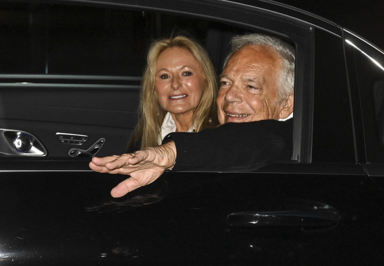 H Ricky Lauren και ο Ralph Lauren τον Μάρτιο του 2022 λίγο πριν το show για τη Συλλογή του Φθινόπωρο/Χειμώνας 2022, στη Νέα Υόρκη.