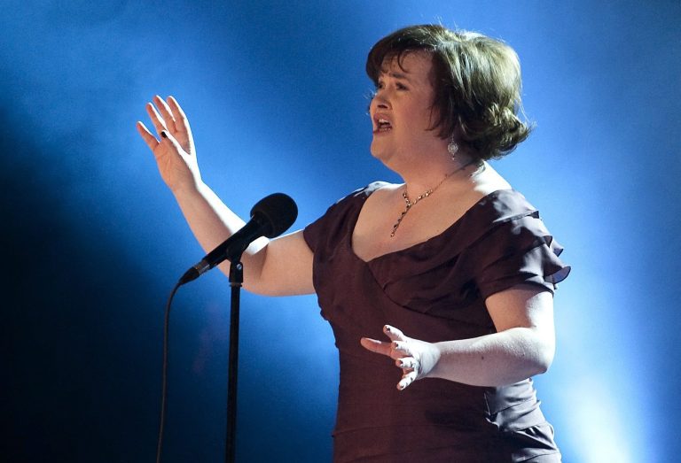 H Susan Boyle ερμηνεύει την το "I Dreamed a Dream" στο show της δανικής τηλεόρασης στο Tivoli Concert Hall στην Κοπεγχάγη