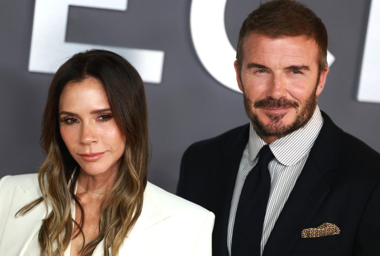H Victoria Beckham και ο σύζυγός της David Beckham στην παγκόσμια πρεμιέρα του ντοκιμαντέρ της "Victoria Beckham" στο Λονδίνο, 8 Oκτωβρίου 2025