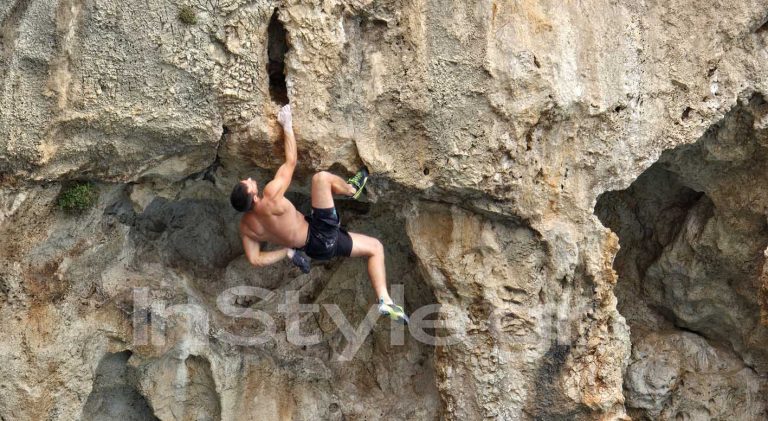 Ο Βαλσαμίδης ο πρωταθλητής Ελλάδας στην αγωνιστική αναρρίχηση και ο βράχος στη μέση του Αιγαίου.